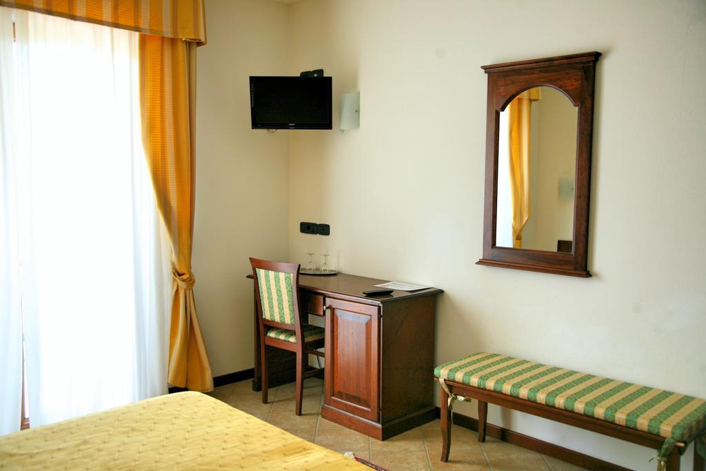 Hotel Ristorante Al Brunello Di Montalcino Szoba fotó