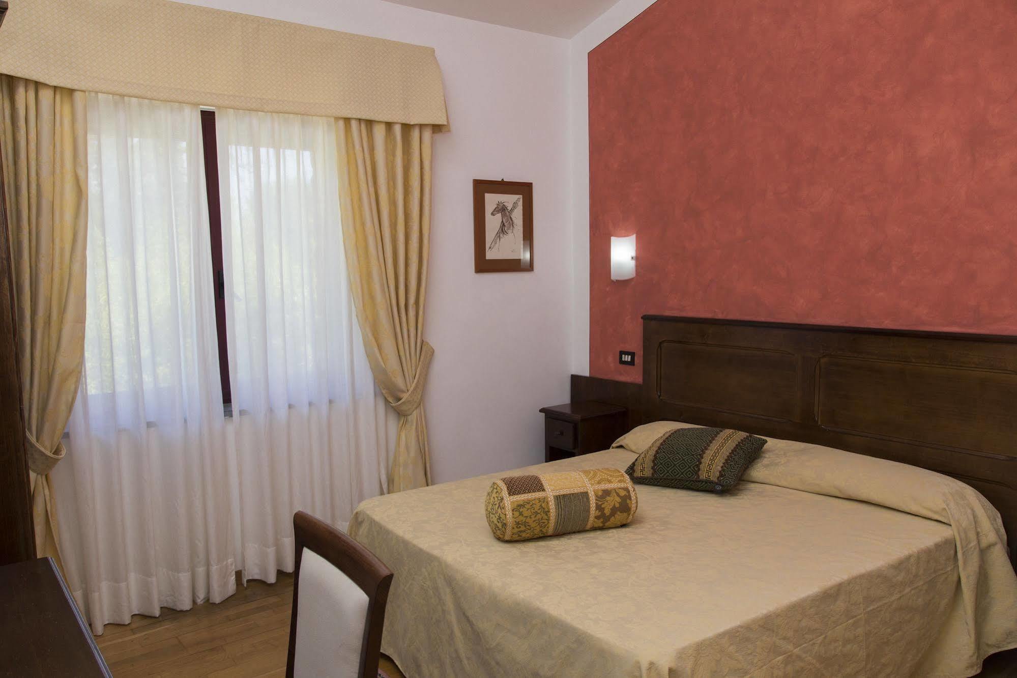 Hotel Ristorante Al Brunello Di Montalcino Kültér fotó
